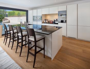 Atemberaubende 8.5-Zimmer Villa mit Privatpool an sehr guter familienfreundlicher Lage - Bild# 4