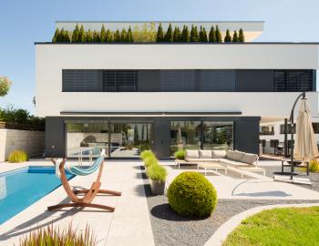 Atemberaubende 8.5-Zimmer Villa mit Privatpool an sehr guter familienfreundlicher Lage - Bild# 2