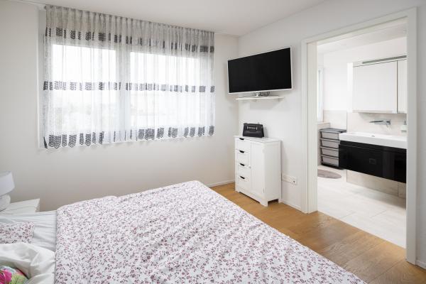 Modernes, grosszügiges 5.5-Zimmer Einfamilienhaus mit Privatpool - Bild# 7