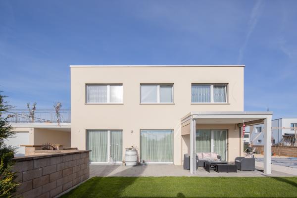 Modernes, grosszügiges 5.5-Zimmer Einfamilienhaus mit Privatpool - Bild# 2