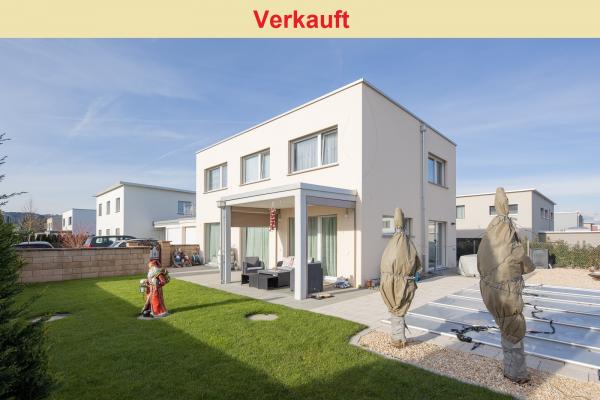 Modernes, grosszügiges 5.5-Zimmer Einfamilienhaus mit Privatpool - Bild# 1