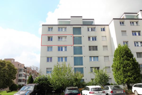 Sehr schöne, helle und zentrale 4,5- Zimmerwohnung mit viel Platz - Bild# 2