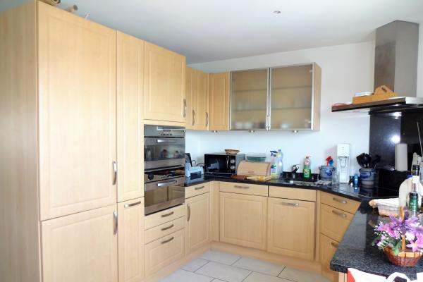 Sehr schöne, helle und zentrale 4,5- Zimmerwohnung mit viel Platz - Bild# 8