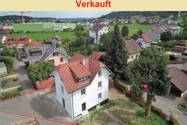 Neu renoviertes Mehrfamilienhaus, mit drei Wohnungen an guter Lage - Bild# 1