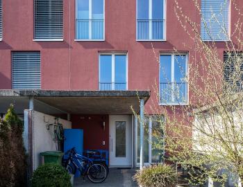 Reiheneinfamilienhaus an familienfreundlicher Lage mit viel Platz in Cham / ZG - Bild# 2