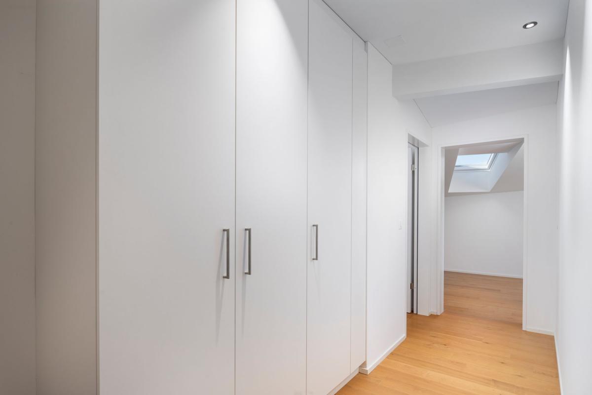 Moderne 5.5-Zimmer-Attikawohnung an Kinderfreundlicher Lage mit Top Aussicht - Bild# 3