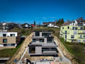 Exklusive und hochwertige 4.5-Zimmer-Terrassenwohnung - Ihr Traumdomizil mit Seesicht in Uerikon / ZH - Bild# 1