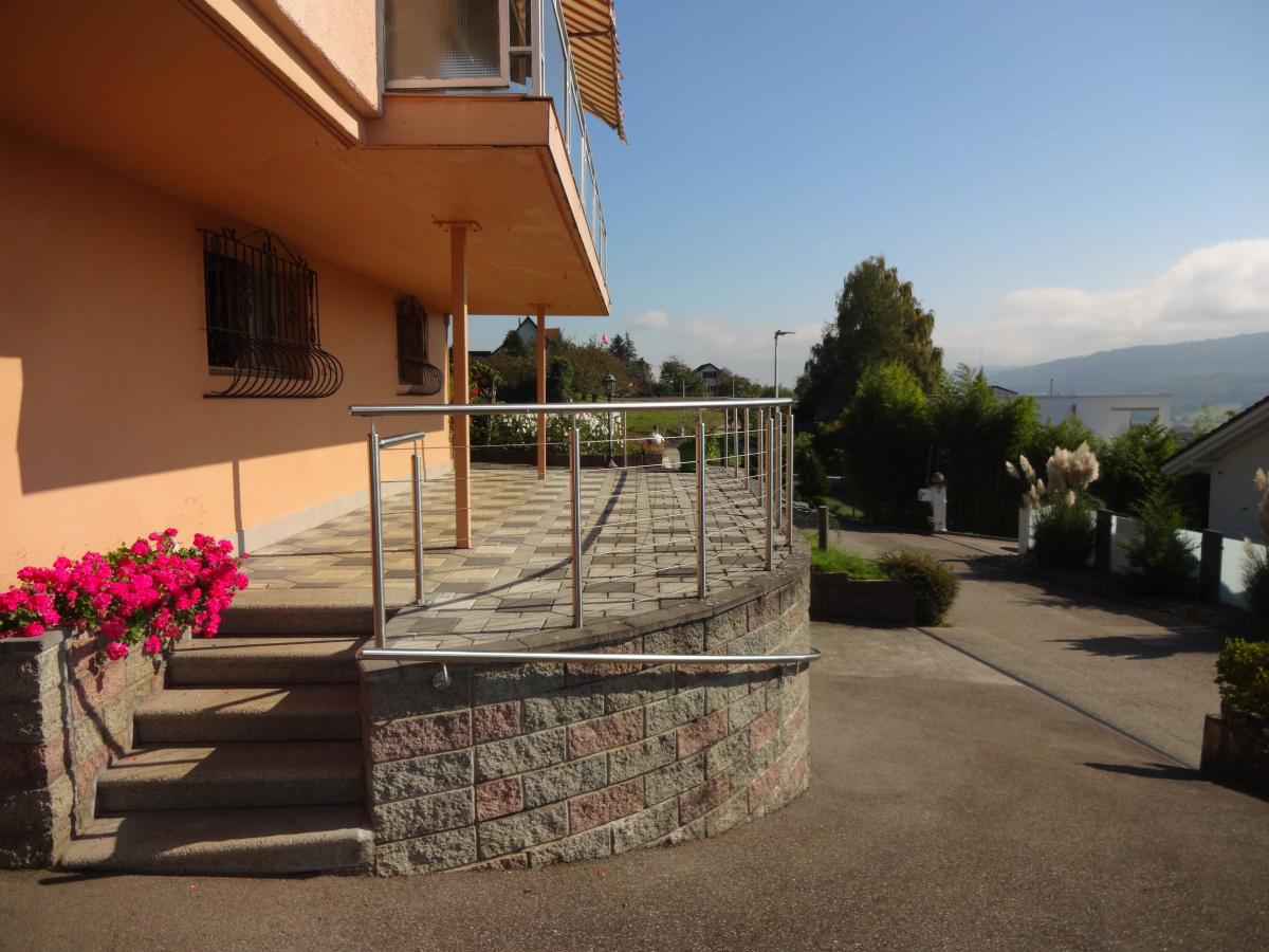 Charmantes Einfamilienhaus an guter, sonniger Lage mit Garten und traumhafter Weitsicht - Bild# 14