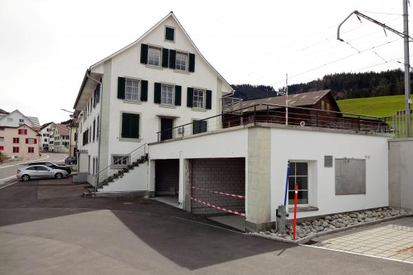 Sehr zentrale Parkplätze direkt am Bahnhof Schindellegi-Feusisberg - Bild# 1